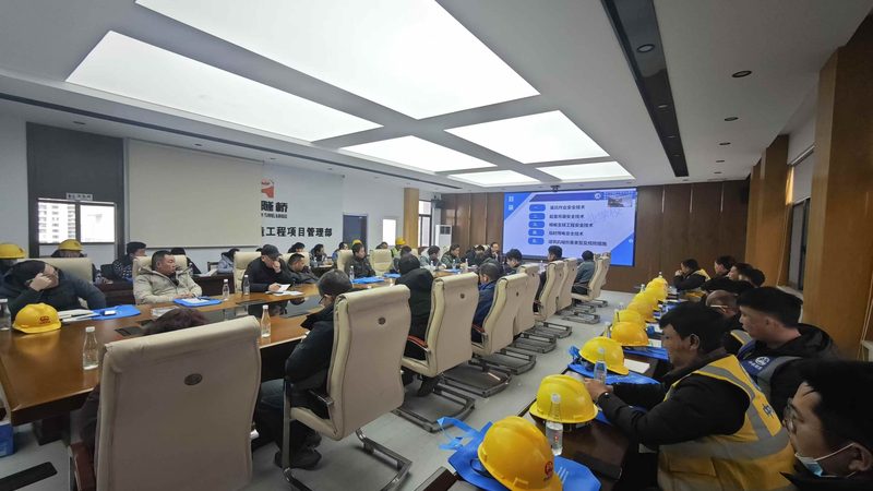 在寻找会计培训老师时，首先要关注其资质认证。会计培训老师通常需要具备以下资质：