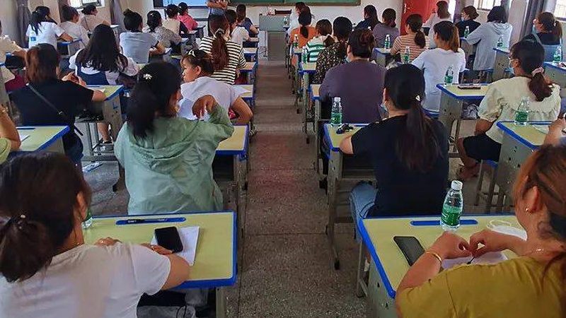 小标题：了解证书含金量，别被“保过”误导